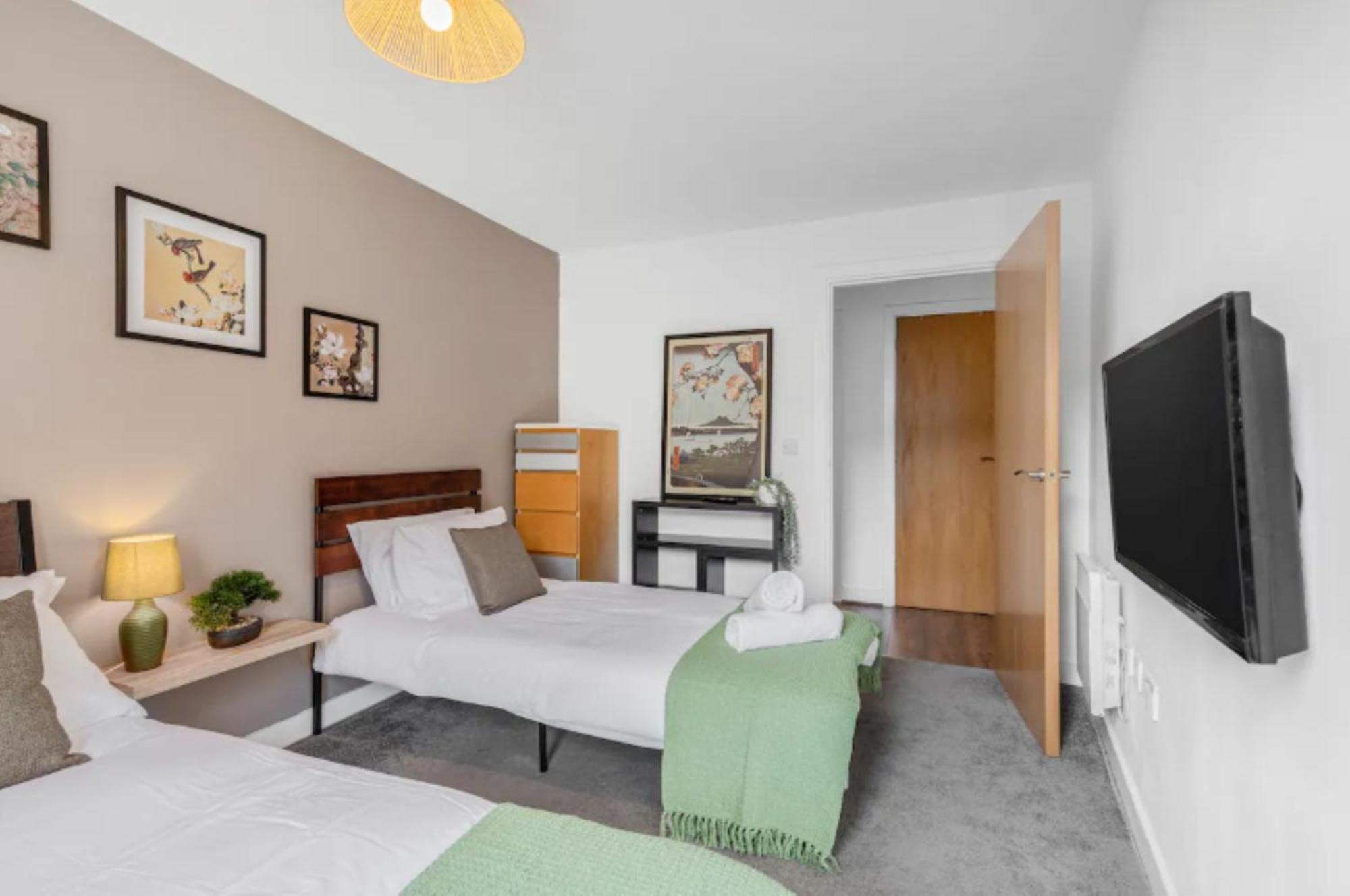 Oriental Suite 2 Bed 2 Bath Netflix And Free Parking, Games- Maihom Birmingham Kültér fotó
