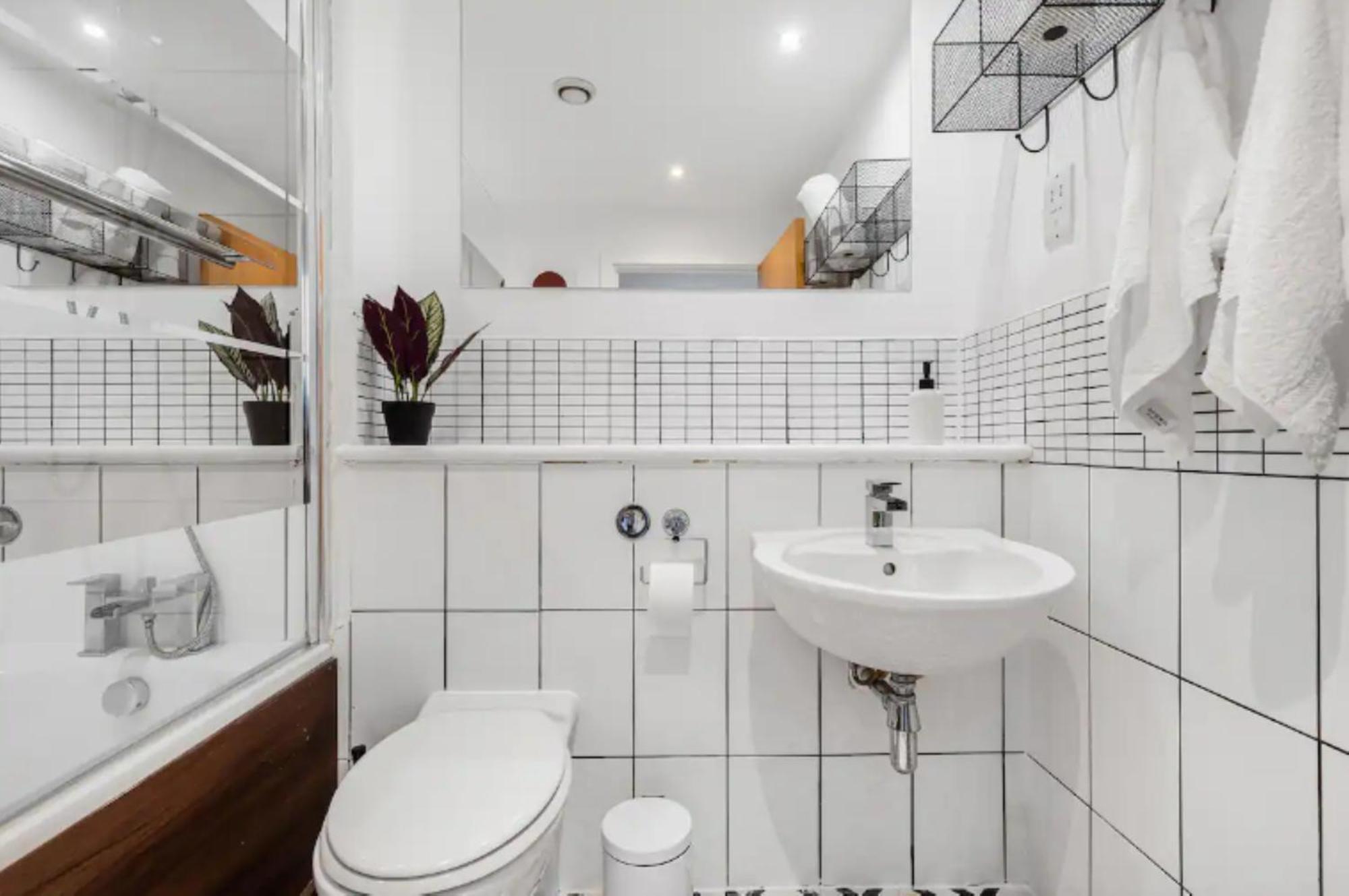Oriental Suite 2 Bed 2 Bath Netflix And Free Parking, Games- Maihom Birmingham Kültér fotó