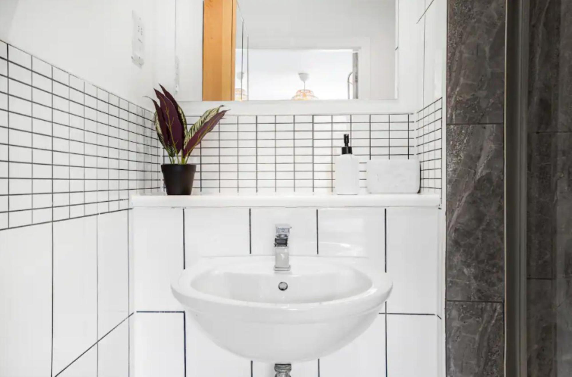 Oriental Suite 2 Bed 2 Bath Netflix And Free Parking, Games- Maihom Birmingham Kültér fotó