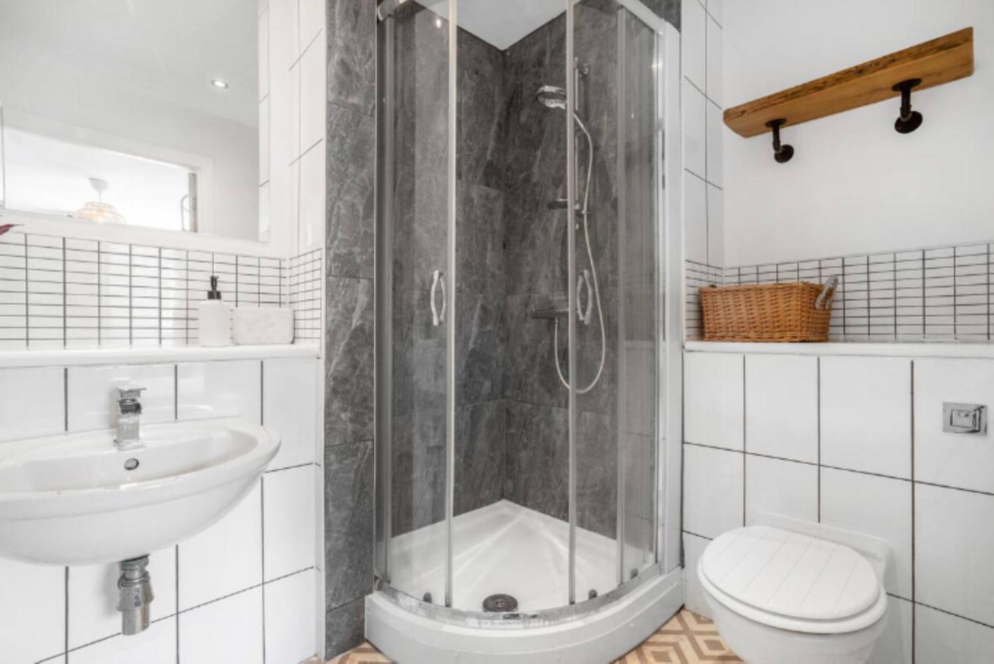 Oriental Suite 2 Bed 2 Bath Netflix And Free Parking, Games- Maihom Birmingham Kültér fotó